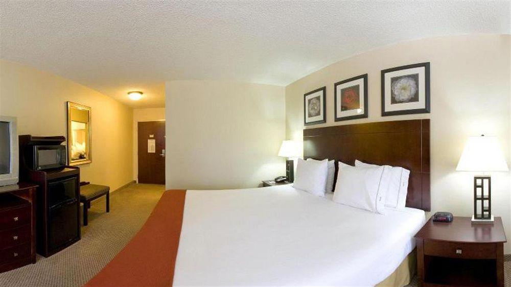 Holiday Inn Express Hotel & Suites Dickson By Ihg Екстериор снимка
