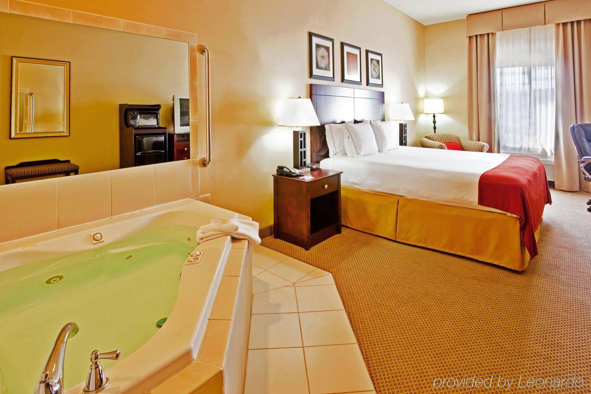 Holiday Inn Express Hotel & Suites Dickson, An Ihg Hotel Екстериор снимка
